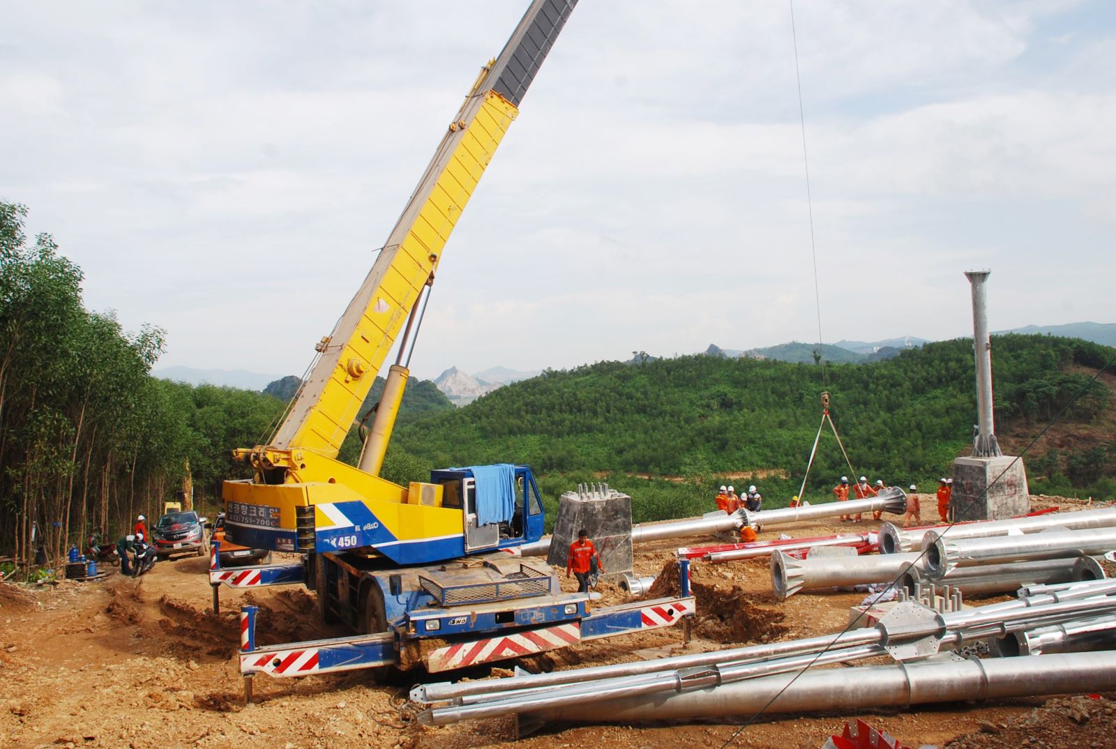 Chuẩn bị lắp dựng cột