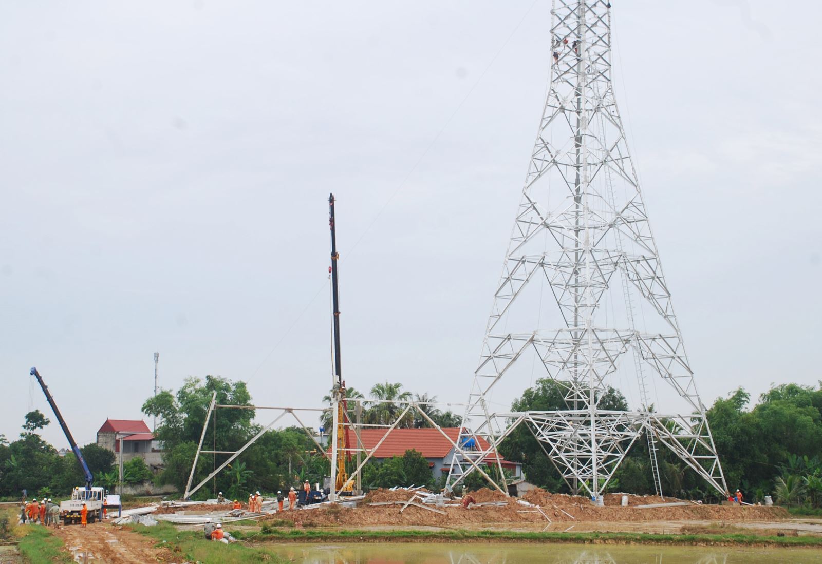 Dựng cột tại vị trí 167