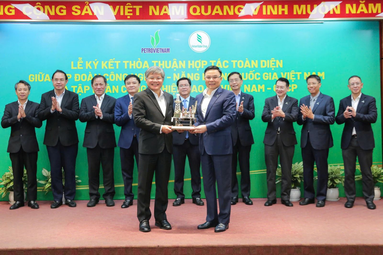 Sự hợp tác giữa Petrovietnam và VRG đánh dấu bước tiến chiến lược trong mối quan hệ hợp tác giữa hai doanh nghiệp nòng cốt quốc gia trong lĩnh vực năng lượng và cao su