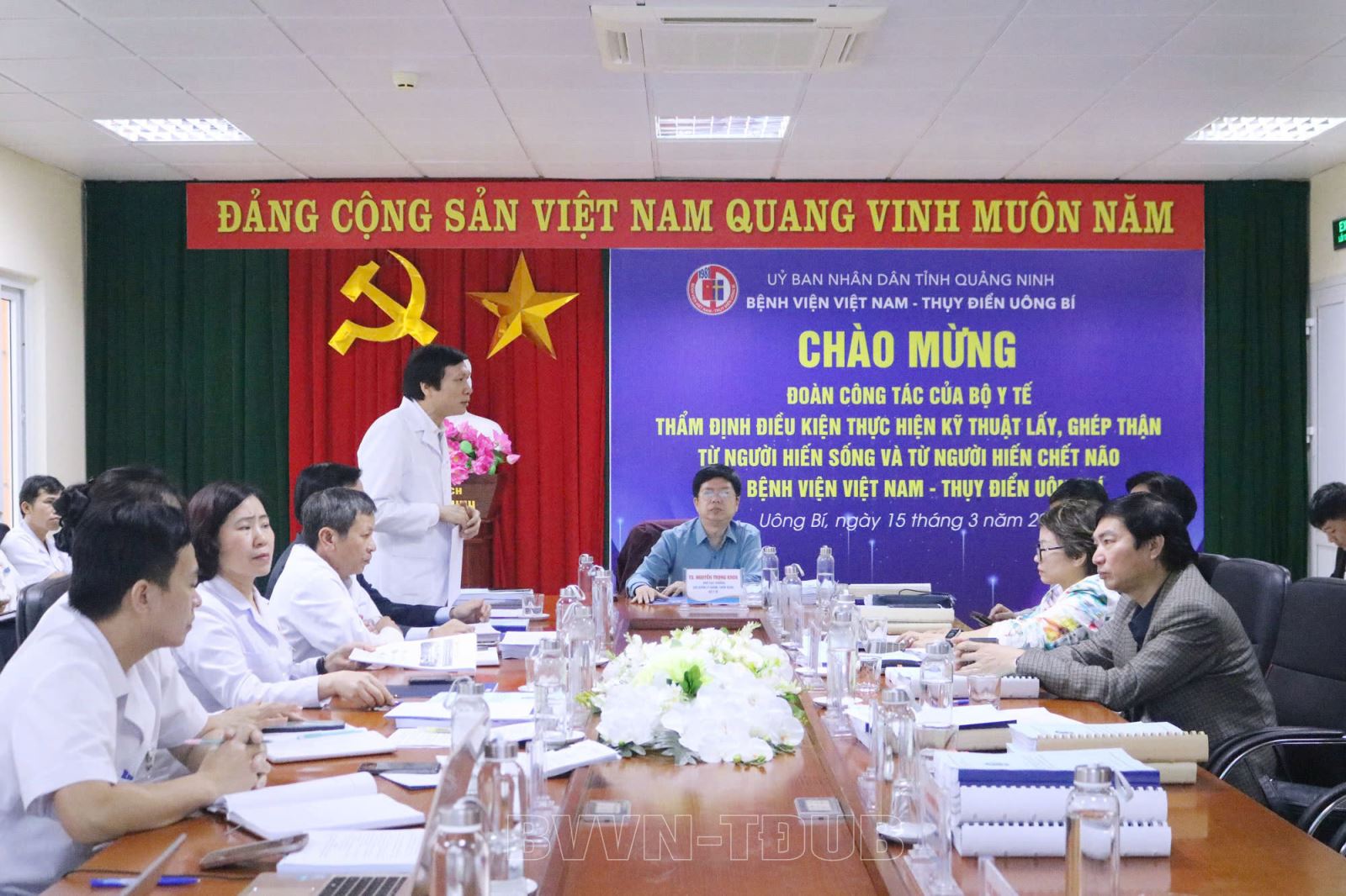 Hội đồng chuyên môn thẩm định thực tế tại phòng thực hiện kỹ thuật lấy, ghép thận từ người cho sống và từ người cho chết não. uật 