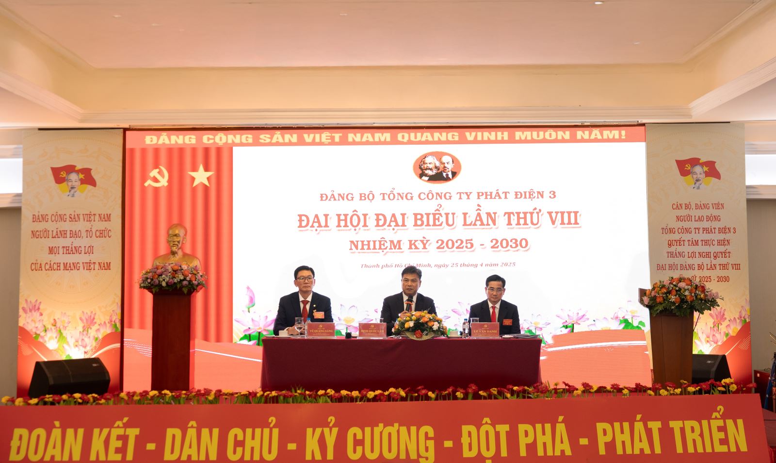 Đoàn Chủ tịch điều hành Đại hội