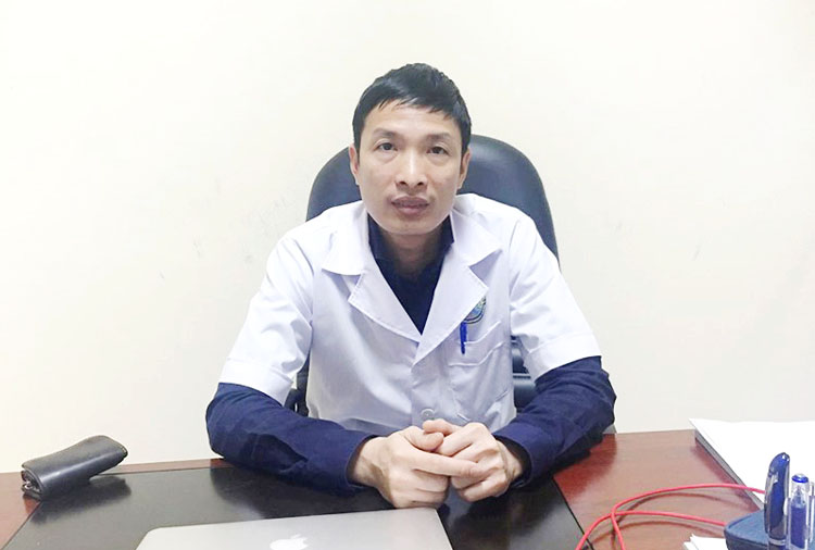 TS.BS Nguyễn Hoàng Huy, Trưởng khoa Tai, Bệnh viện Tai mũi họng Trung ương. (Ảnh: H.G)