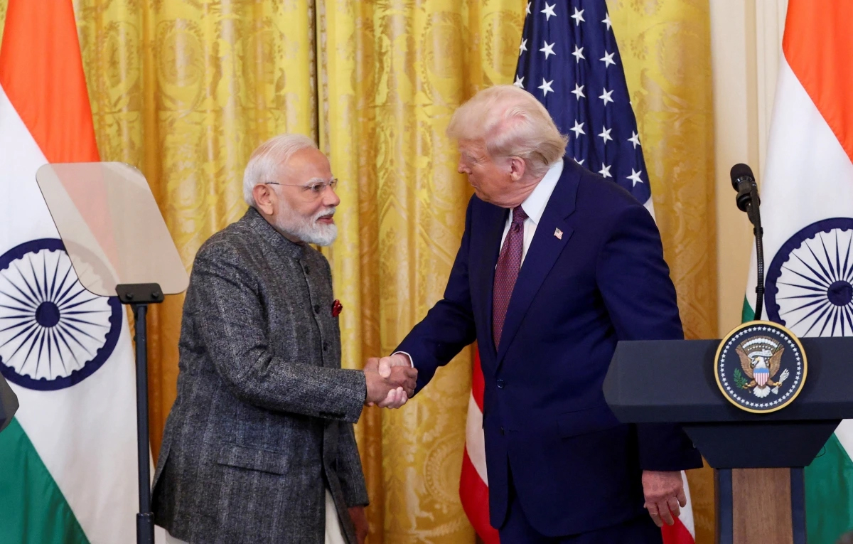 Thủ tướng Narendra Modi và Tổng thống Mỹ Donald Trump bắt tay tại buổi họp báo chung sau cuộc gặp tại Nhà Trắng. (Ảnh: ANI)