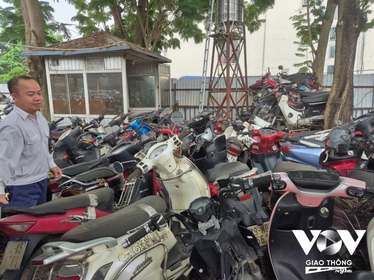 Theo quy định hiện hành, để có thể ra quyết định tịch thu, đấu giá phương tiện vi phạm giao thông bị tồn đọng, thường phải mất hàng năm, thậm chí 2 năm.