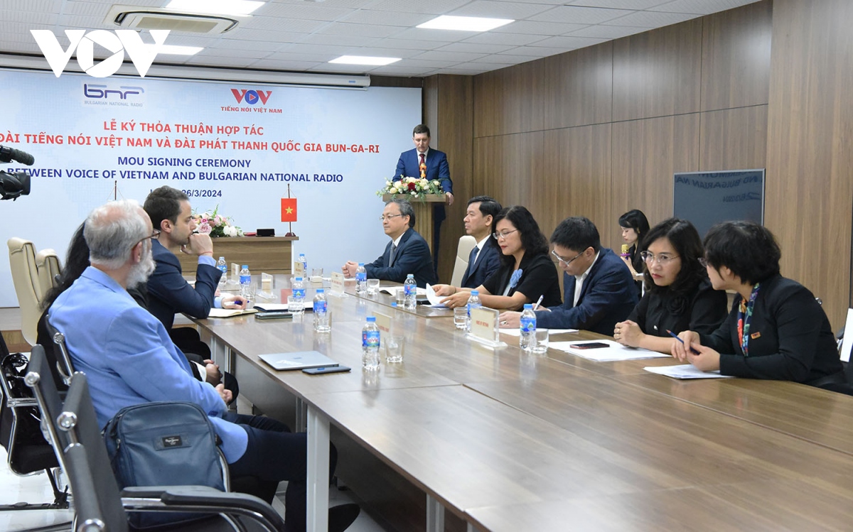 Toàn cảnh buổi làm việc.