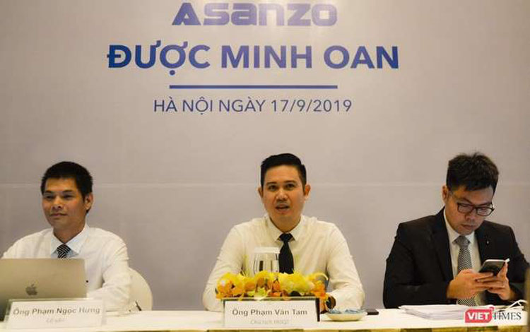 Ông Phạm Văn Tam – Chủ tịch HĐQT Asanzo (giữa), ông Phạm Ngọc Hưng - Cố vấn (trái) và ông Trần Đức Hoàng - Luật sư (phải)