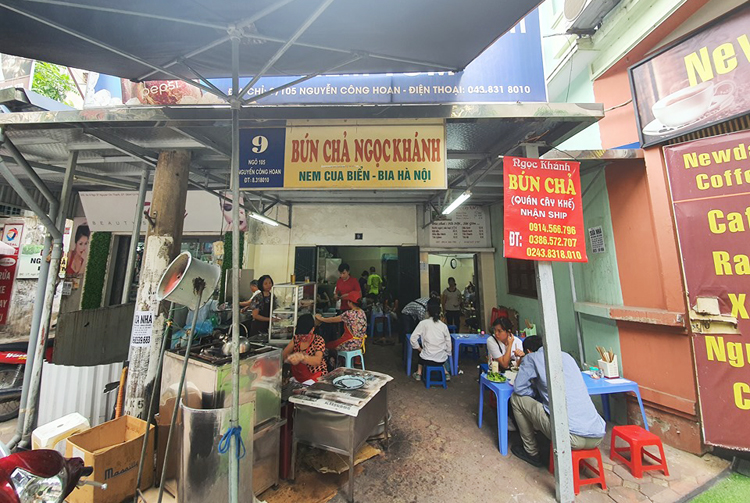 Mùa nắng nóng, việc ăn uống không đảm bảo vệ sinh dễ bị ngộ độc và tiêu chảy. (Ảnh minh họa: Trube)