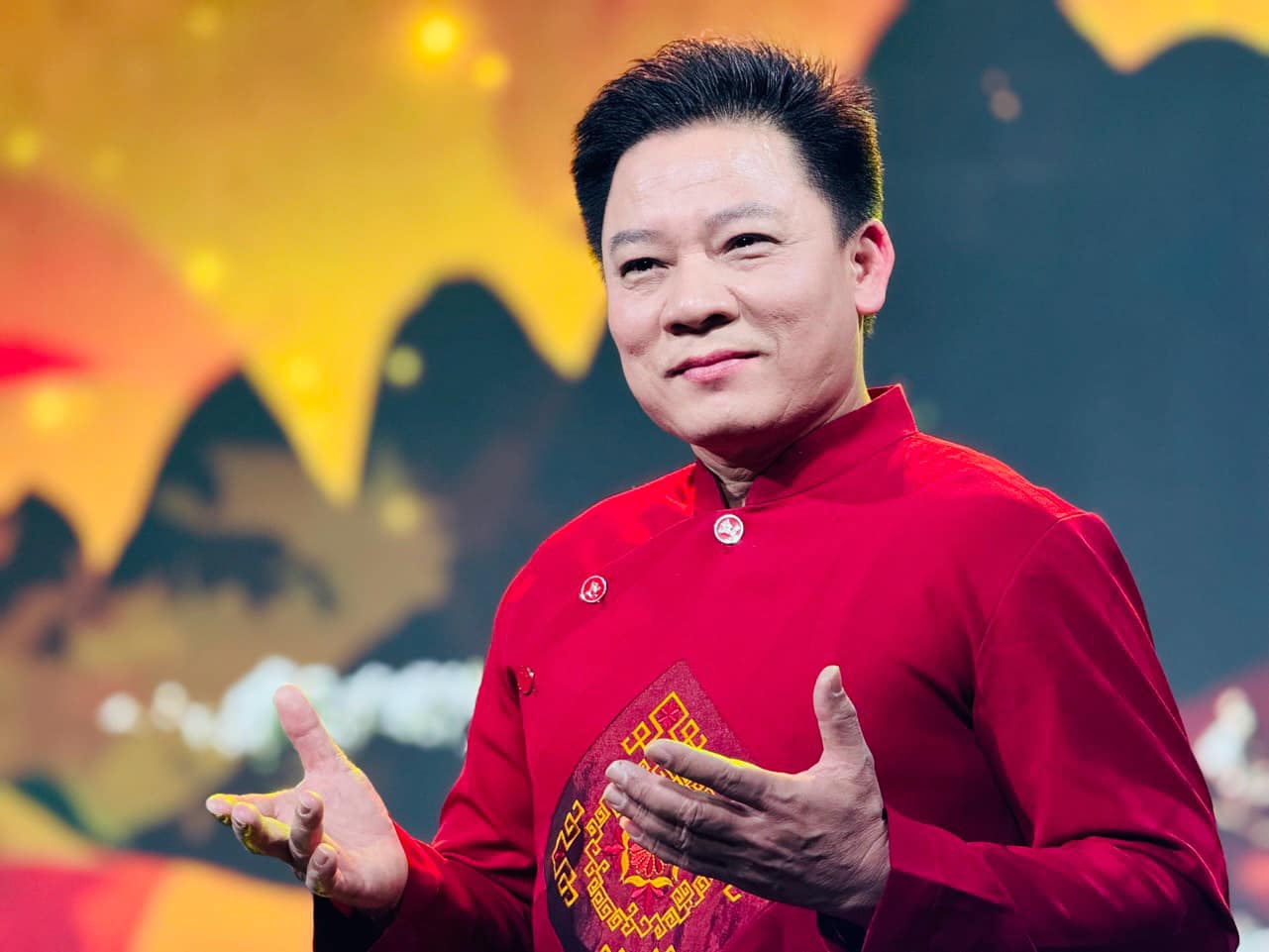 NSND Văn Chương, Phó trưởng Ban phụ trách Ban Âm nhạc (VOV3) của Đài TNVN.