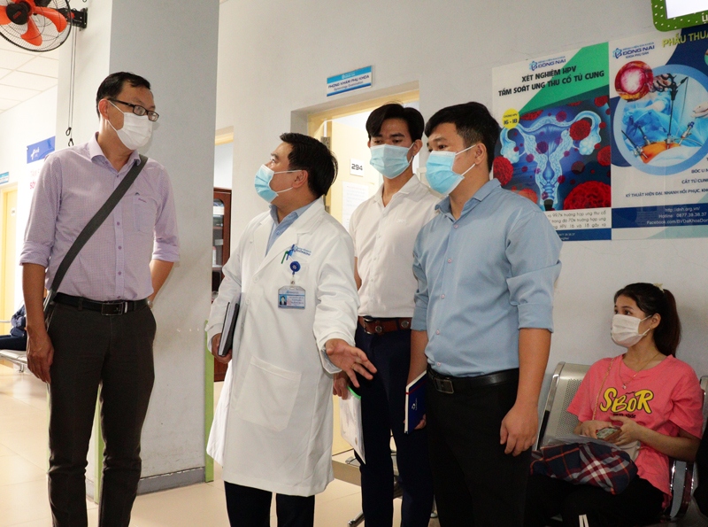 Giám sát điều trị bệnh đậu mùa khỉ tại Bệnh viện Đa khoa Đồng Nai. (Ảnh: CDC Đồng Nai)