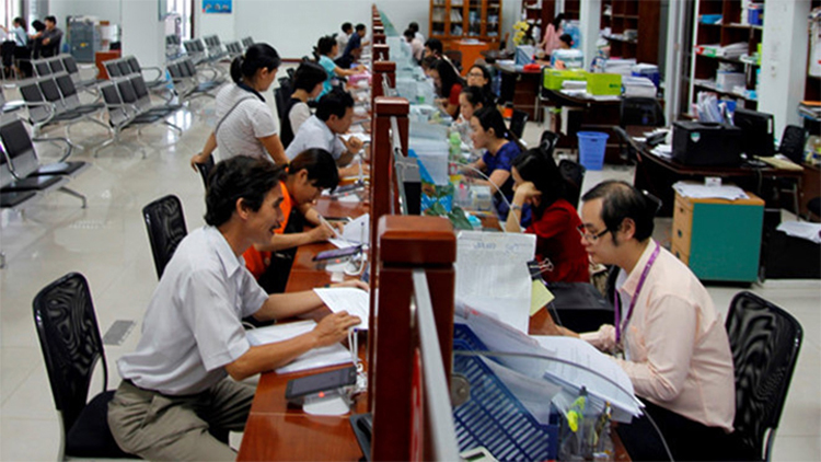 Đề xuất thống nhất giờ làm việc của các cơ quan hành chính trên toàn quốc bắt đầu từ 8h30 được nêu trong dự thảo Bộ luật Lao động sửa đổi, đang thu hút sự quan tâm của dư luận với nhiều ý kiến trái chiều. 