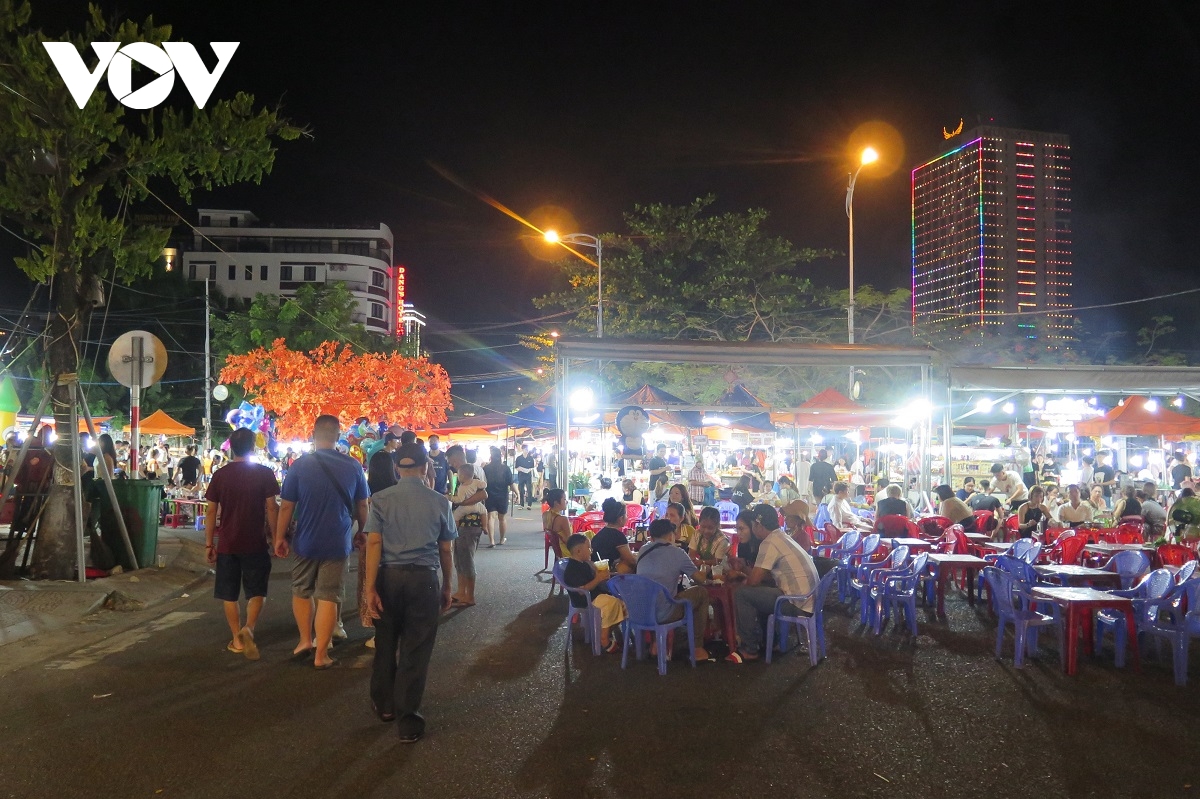 Chợ đêm thu hút khách du lịch nhưng mô hình na ná nhau.