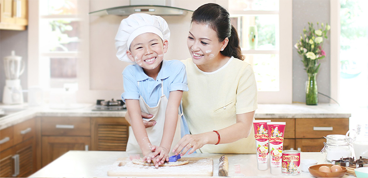 Sữa đặc có đường Ông Thọ gắn bó với các gian bếp của người Việt. 