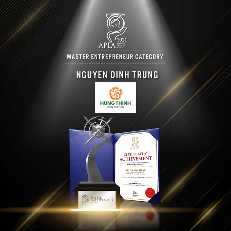 Chứng nhận và cúp giải thưởng Master Entrepreneur Award 2021 (Doanh nhân xuất sắc Châu Á 2021) dành cho Chủ tịch Nguyễn Đình Trung