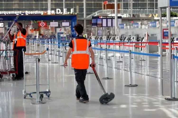 Các sân bay ở châu Âu bắt đầu hoạt động trở lại. Ảnh: Reuters