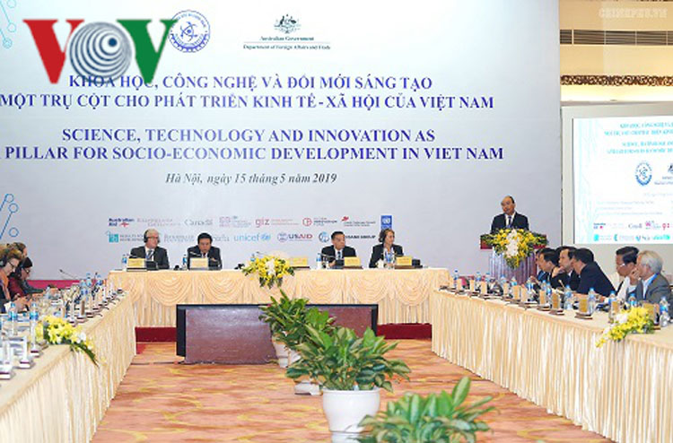 Thủ tướng Nguyễn Xuân Phúc phát biểu tại hội nghị.