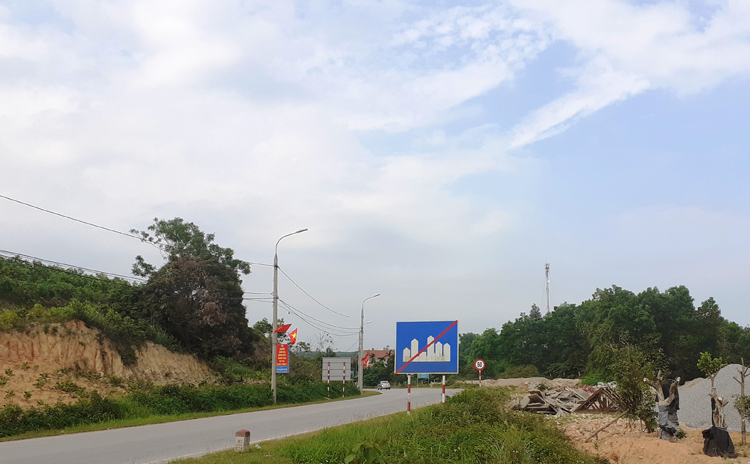 Trên Quốc lộ 18 hệ thống biển hạn chế tốc độ chưa phù hợp.
