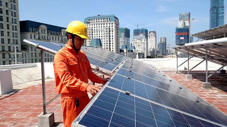 Hệ thống điện mặt trời áp mái tại Công ty Điện lực Nam Từ Liêm.